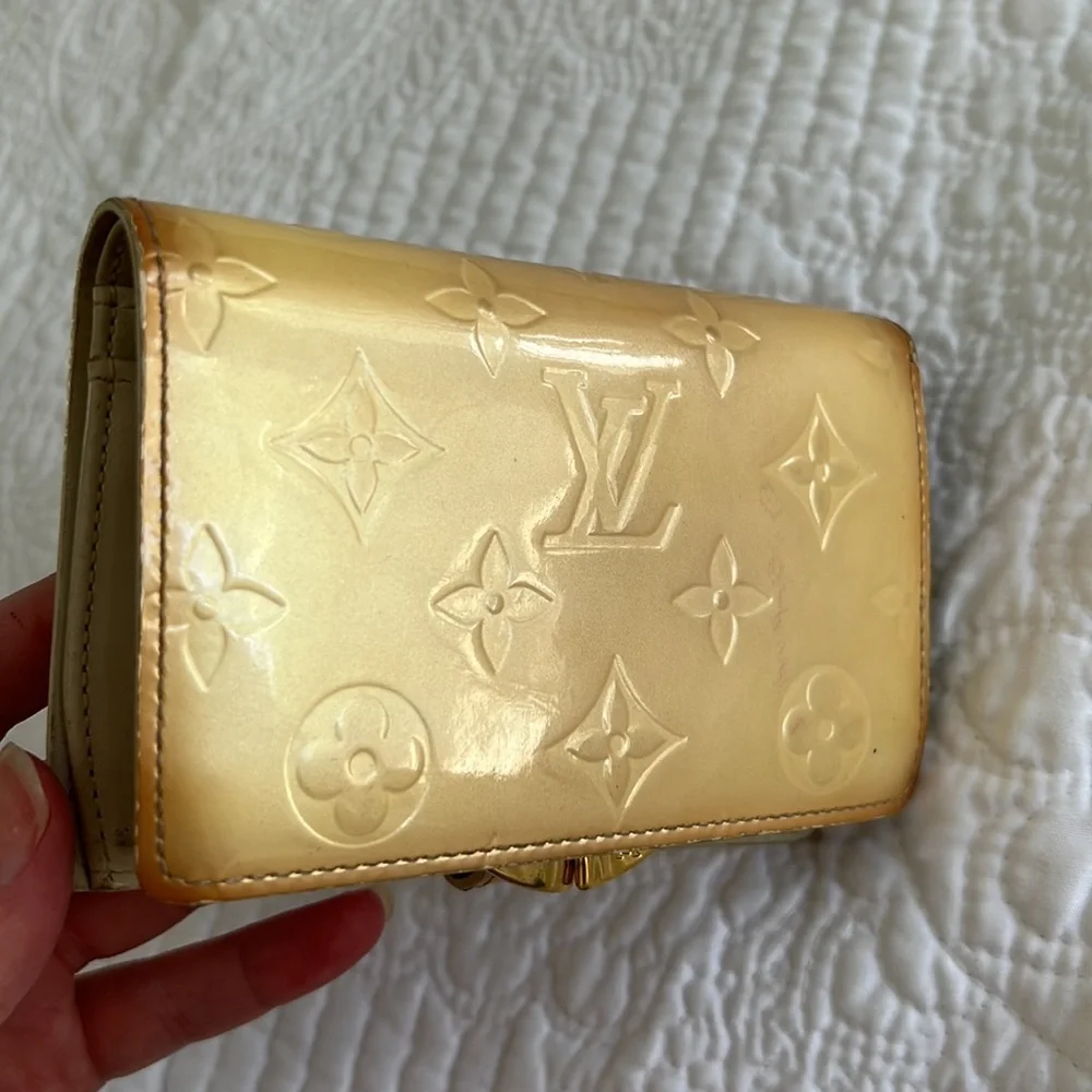 Louis Vuitton Authentic Vernis Kisslock Wallet - Picture 4 of 15